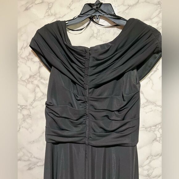 La Femme Ruched Jersey Column Gown - Picture 8 of 9